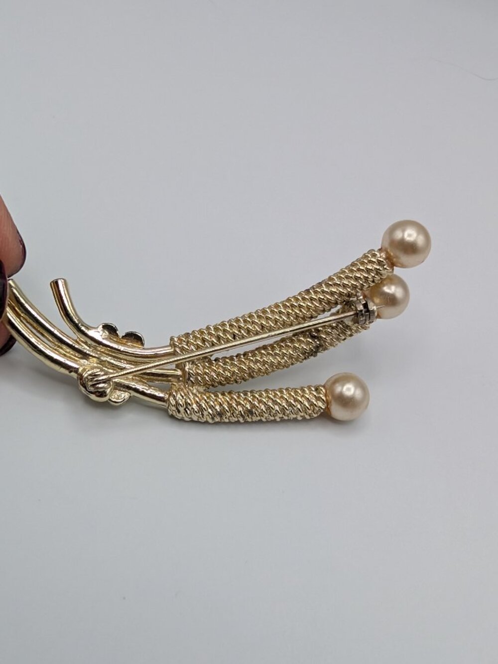 Vintage Signed Monet Gold Tone Faux Pearl Spray Tassel Brooch Pin 1960s Retro - Picture 3 of 6